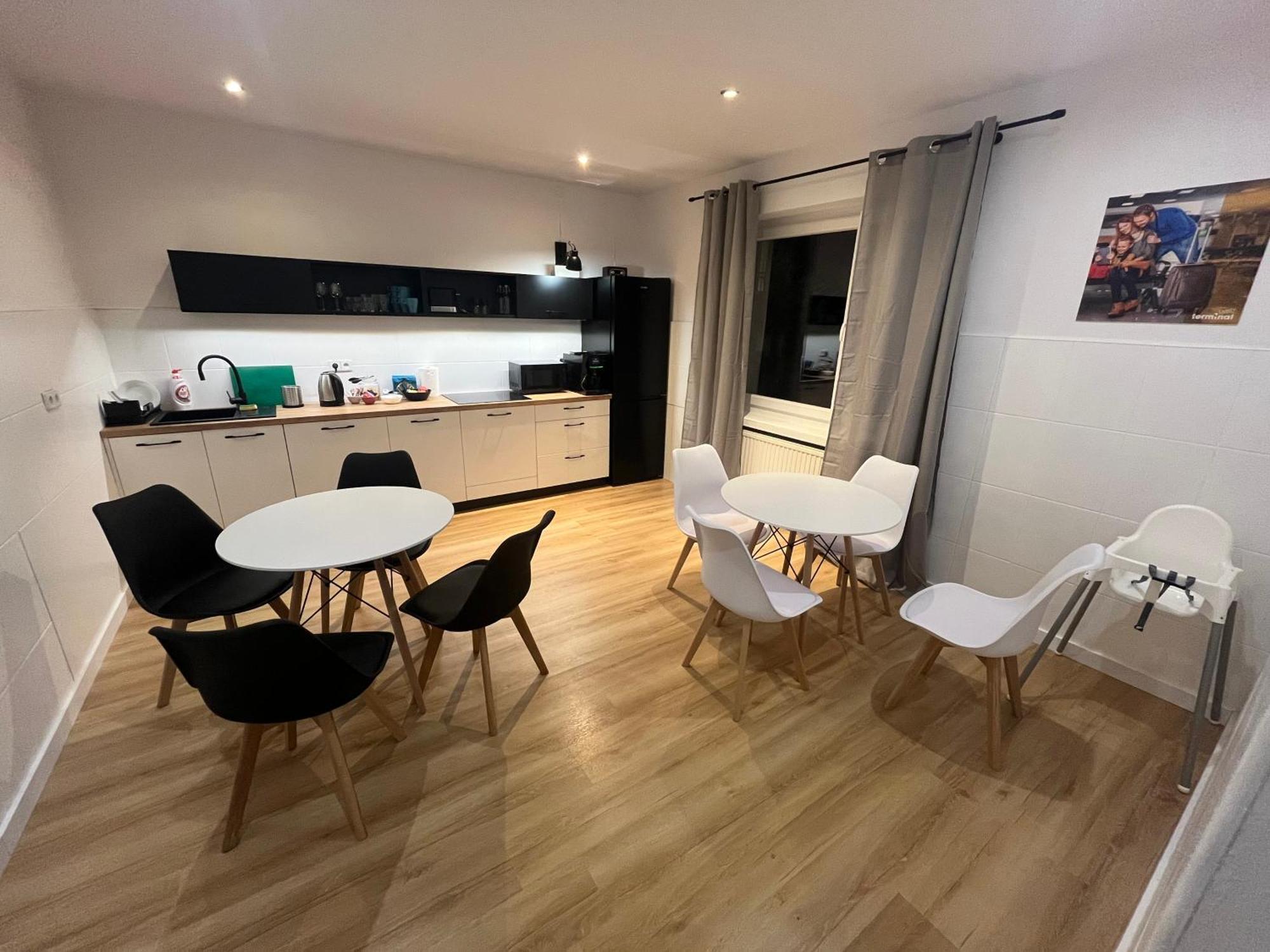 Terminal Family Airport Hostel Poznan