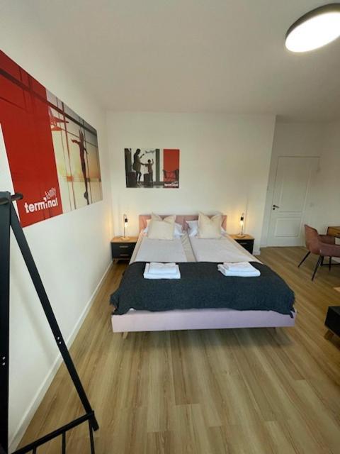 Terminal Family Airport Hostel *